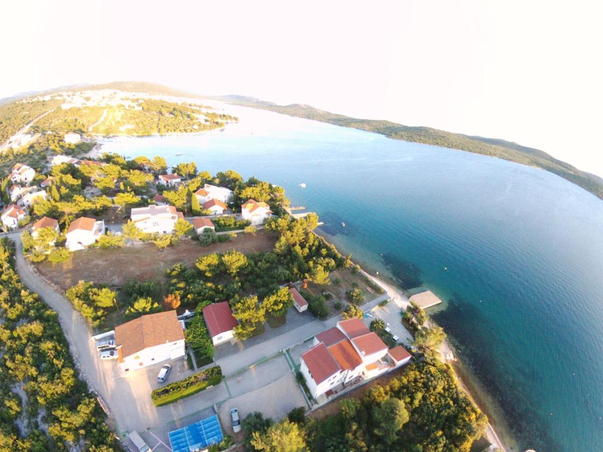 Apartments Vila Leona Pirovac Kültér fotó