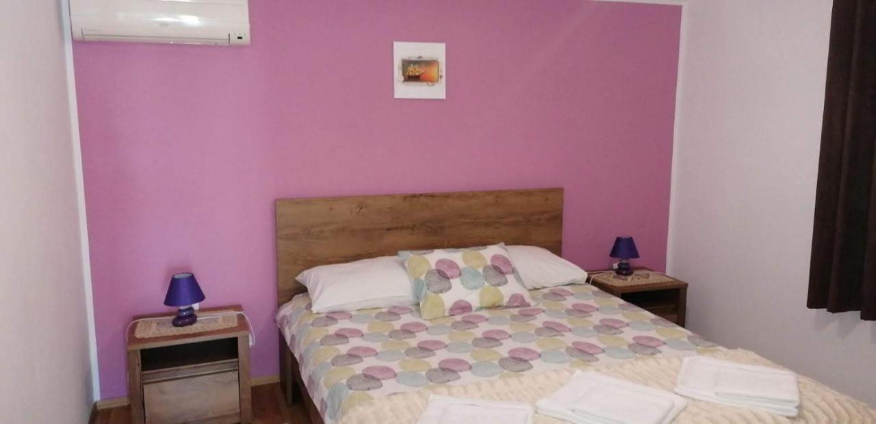 Apartments Vila Leona Pirovac Kültér fotó