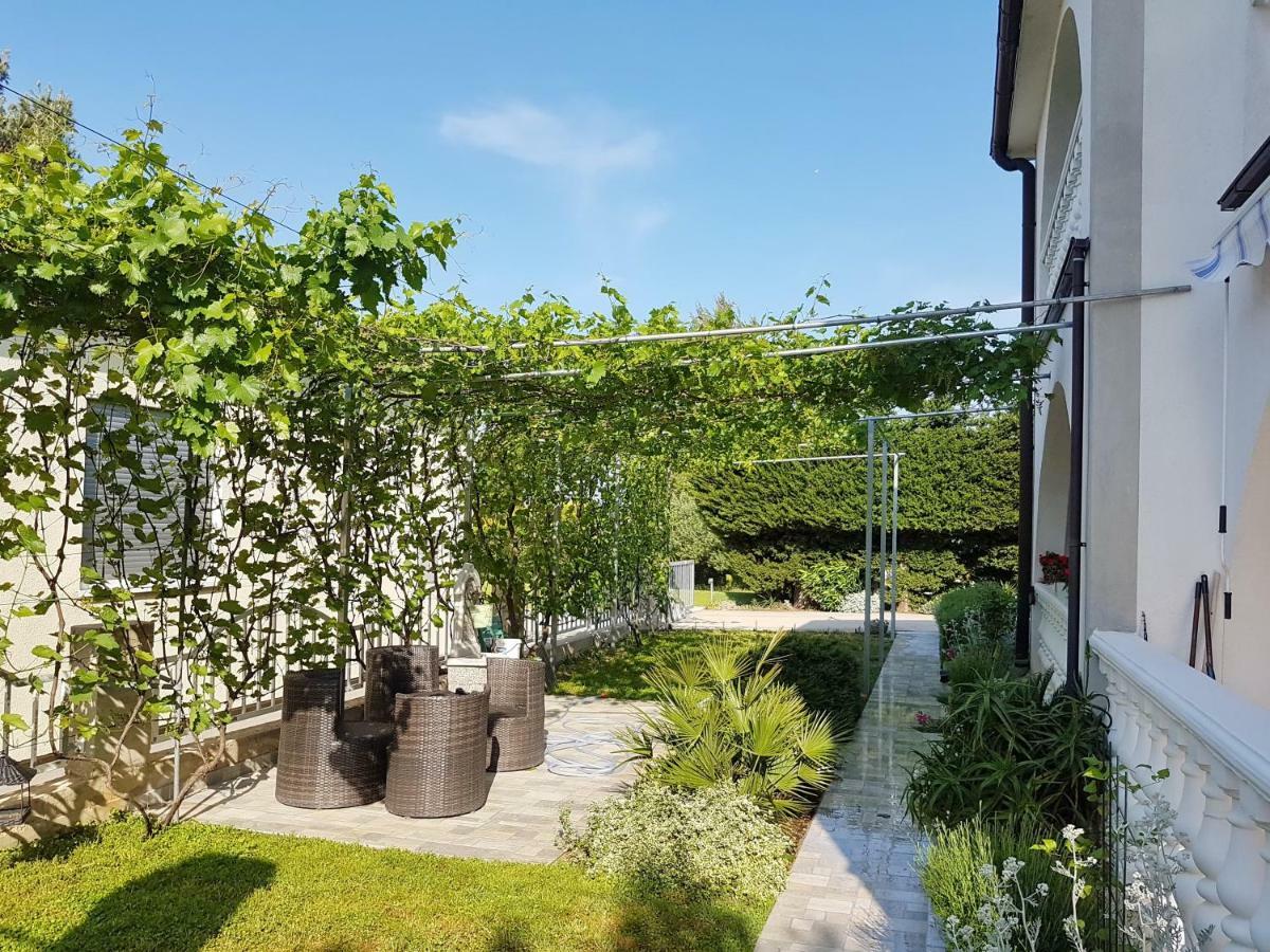 Apartments Vila Leona Pirovac Kültér fotó