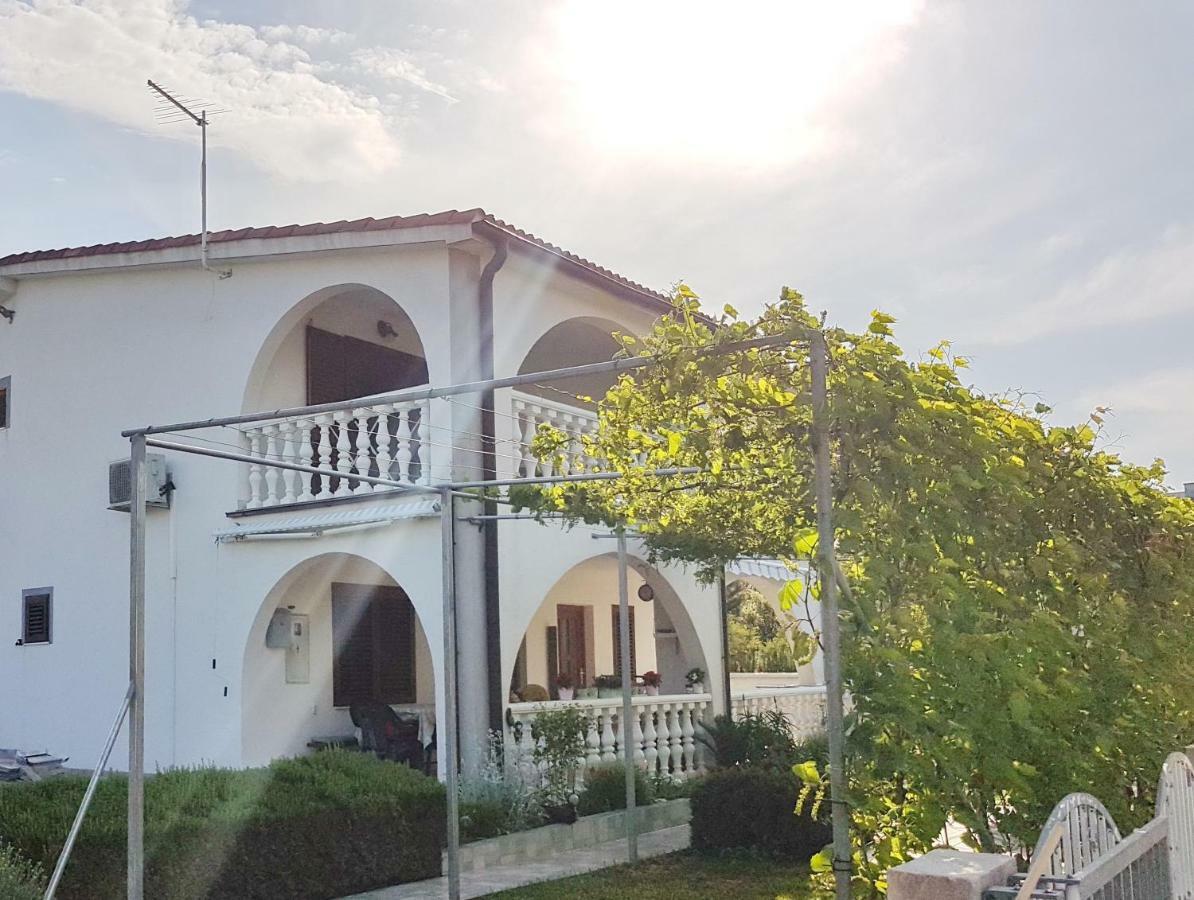 Apartments Vila Leona Pirovac Kültér fotó